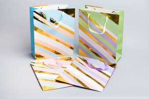 Сумочка подарочная с тиснением (26x32х12см) L648 фото
