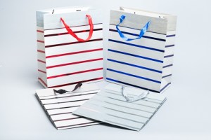 Сумочка подарочная с тиснением (26x32х12см) L644 фото